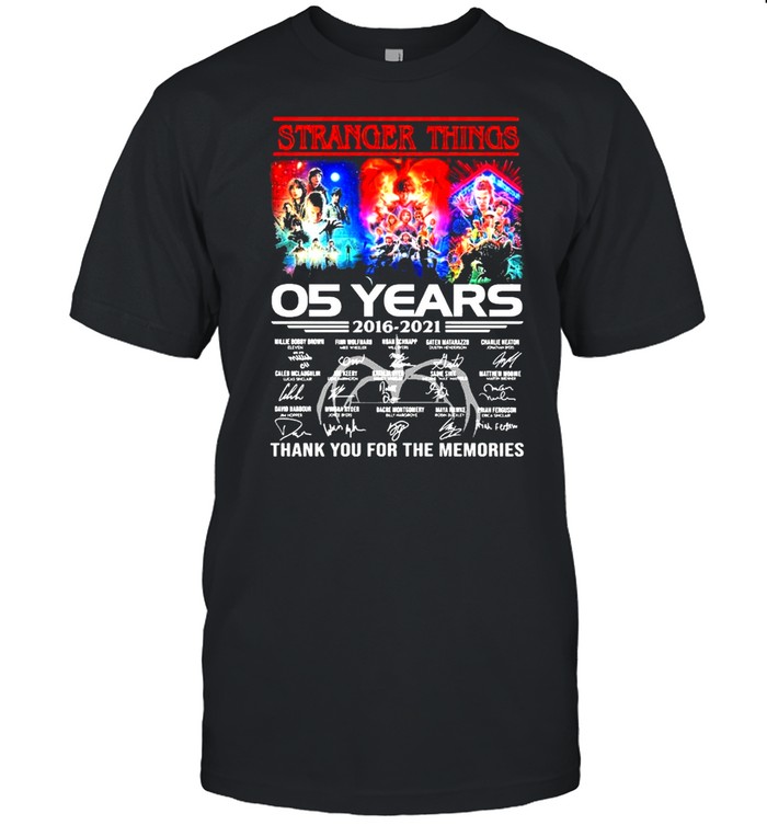 Stranger Things 05 Years 2016 2021 Signatures Thank You For The Memories  Classic Men's T-shirt