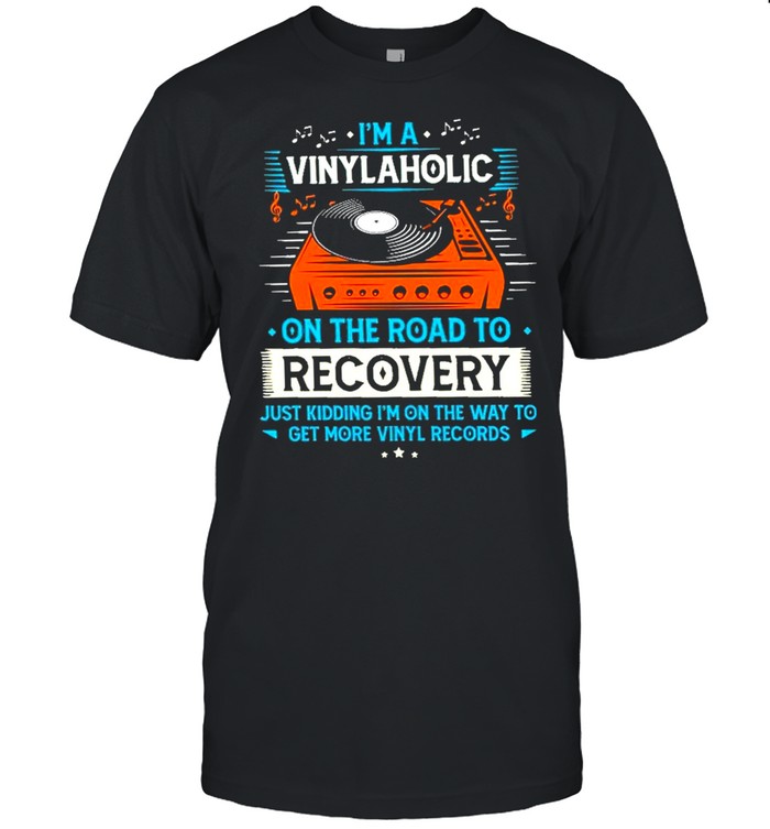 Im a vinylaholic on the road to recovery just kidding im on the way to get more vinyl records shirt Classic Men's T-shirt