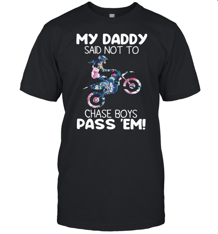 My daddy said not to chase boys pass ’em shirt Classic Men's T-shirt